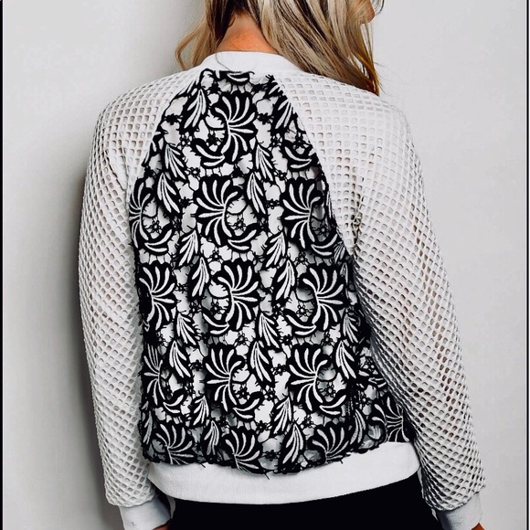 ✨Black& White Jacket w/ Stunning Detailing✨ - Picture 2 of 6